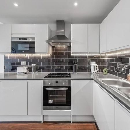New Apartment 20 Mins From Waterloo London Bp36 المظهر الخارجي الصورة