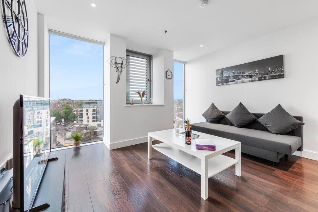 New Apartment 20 Mins From Waterloo London Bp36 المظهر الخارجي الصورة